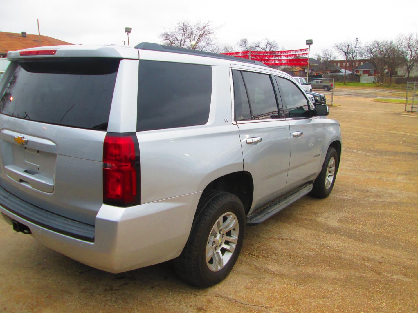 2015 SILVER /BLACK Chevrolet Tahoe (1GNSCBKC4FR) , located at 1815 NE 28th St., Fort Worth, TX, 76106, (817) 625-6251, 32.795582, -97.333069 - Photo#4